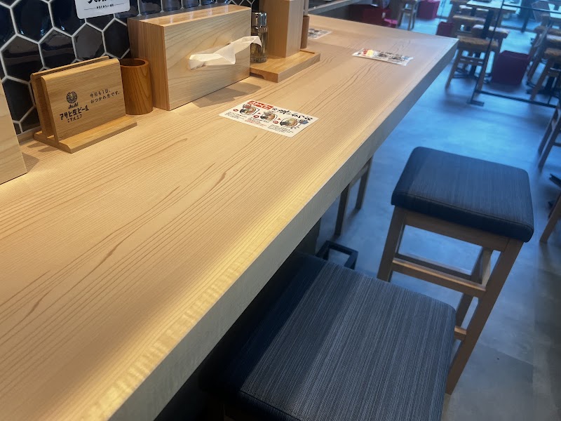 鮨とラーメン うおがしや みなとみらい一番街