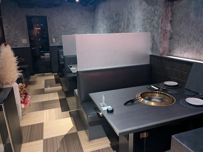 炭火と藁焼き 滾の店舗写真