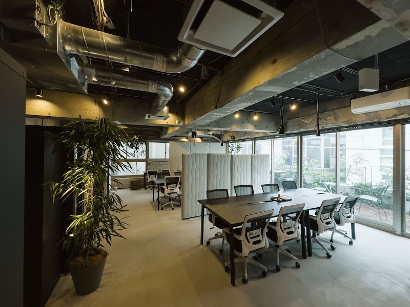 OVER COFFEE HUB (Coffee & Coworking)