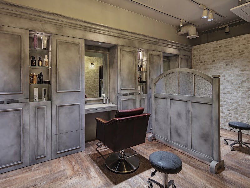 髪質改善ヘアエステLIFE & 浦和の店舗写真