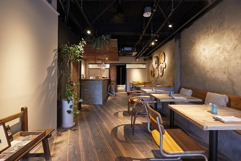 昼はOKCurry 夜は多国籍酒場SPICE KITCHEN